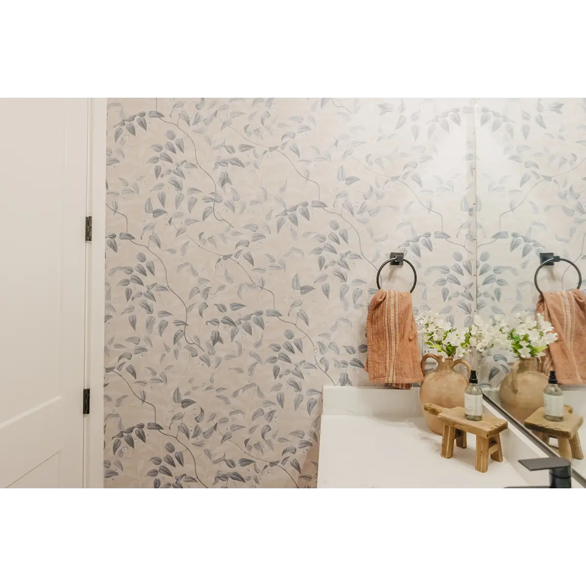 Hollins Wallpaper - Vines and Leaves - by Aynsley Ovard x Bloomery Decor - Loomwell Home Goods