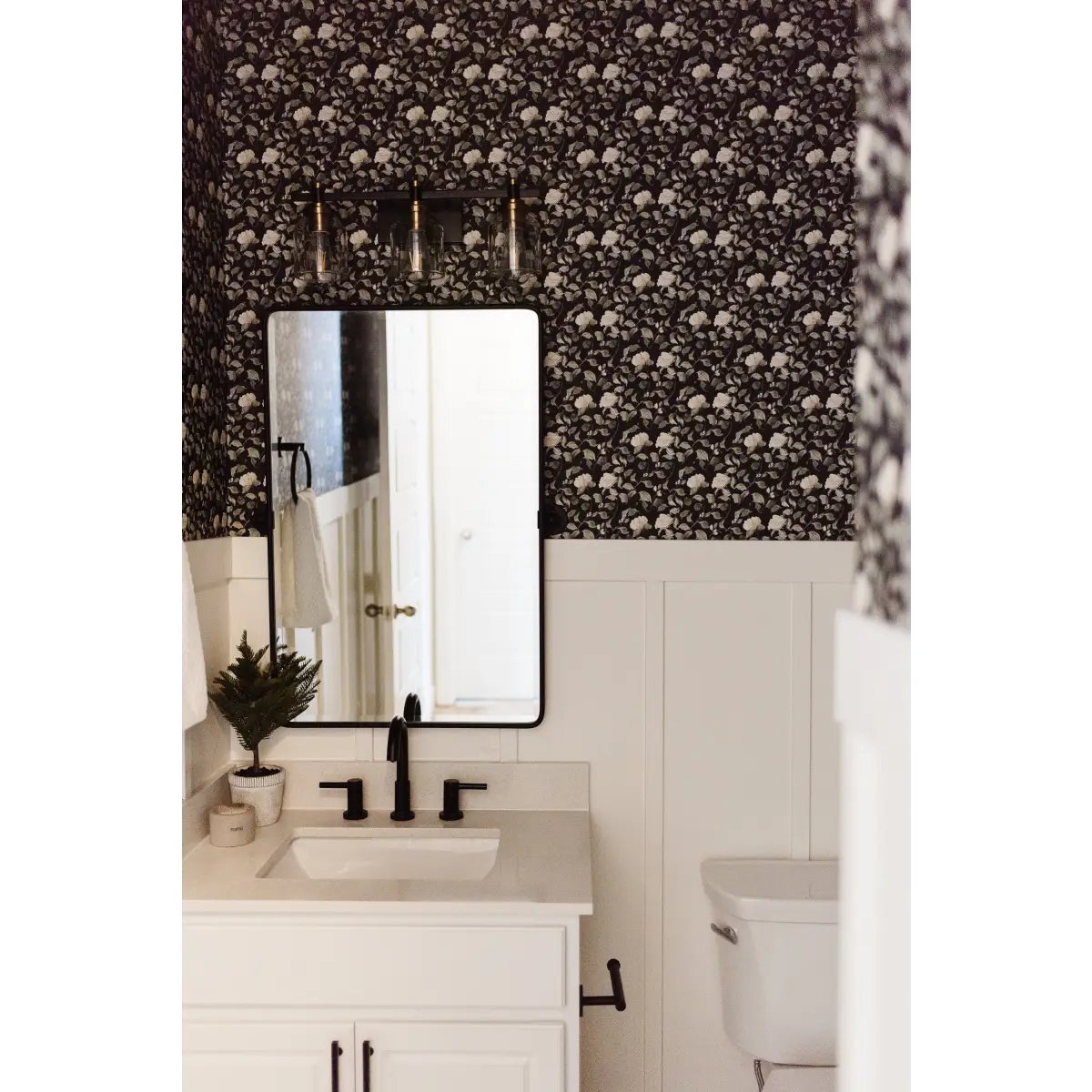Lancaster Wallpaper - Leafy Vines - by Aubrey Fairchild - Loomwell Home Goods
