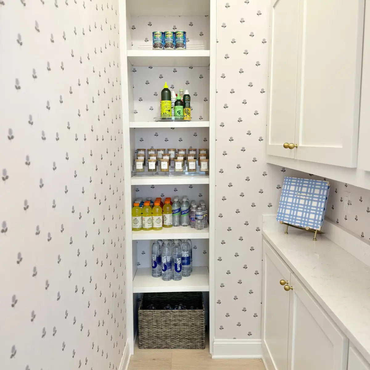 Liz Wallpaper - Hydrangea Flowers - Loomwell Home Goods