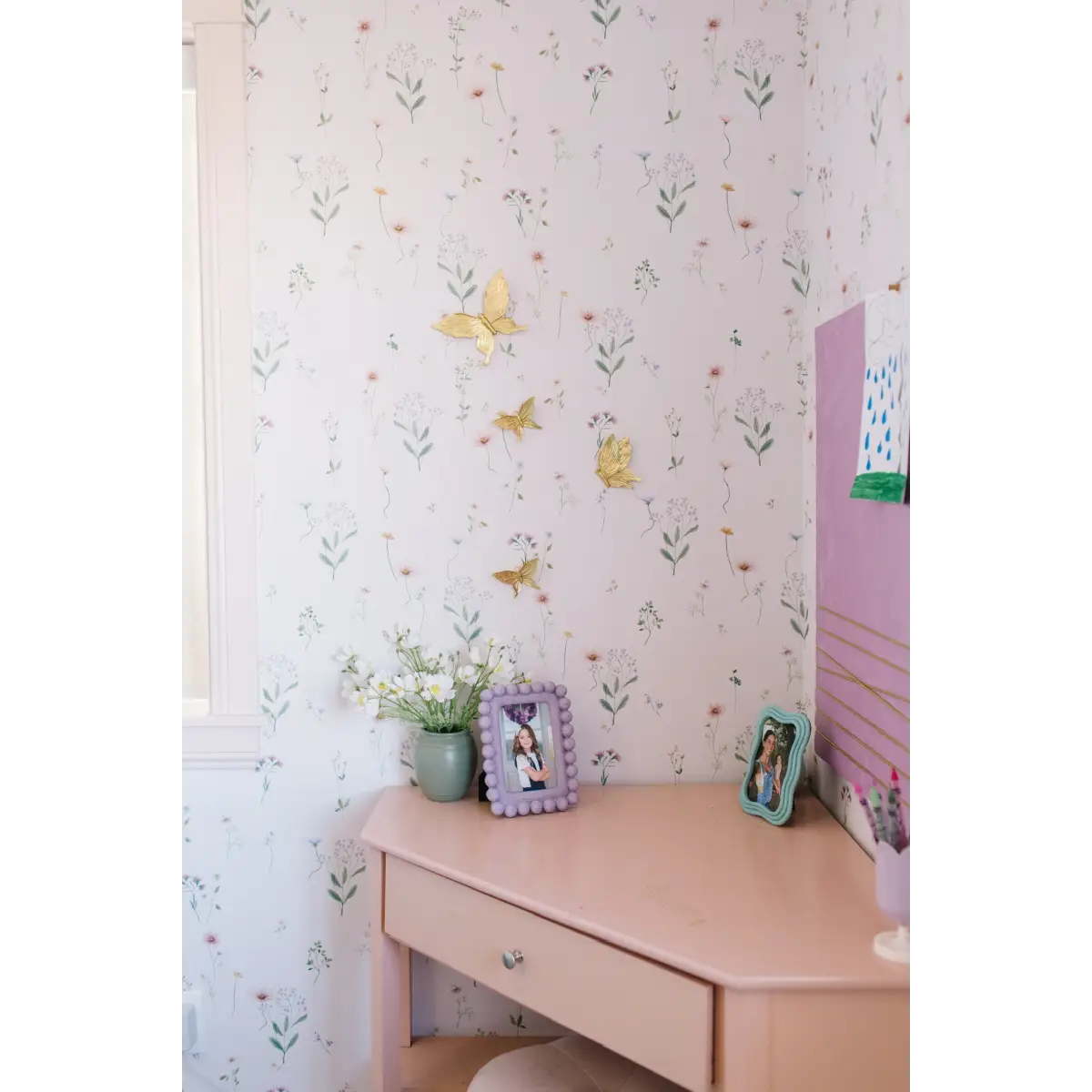 Marta Wallpaper - Sweet Daisies for Kids - by Emily Cooper Art - Loomwell Home Goods