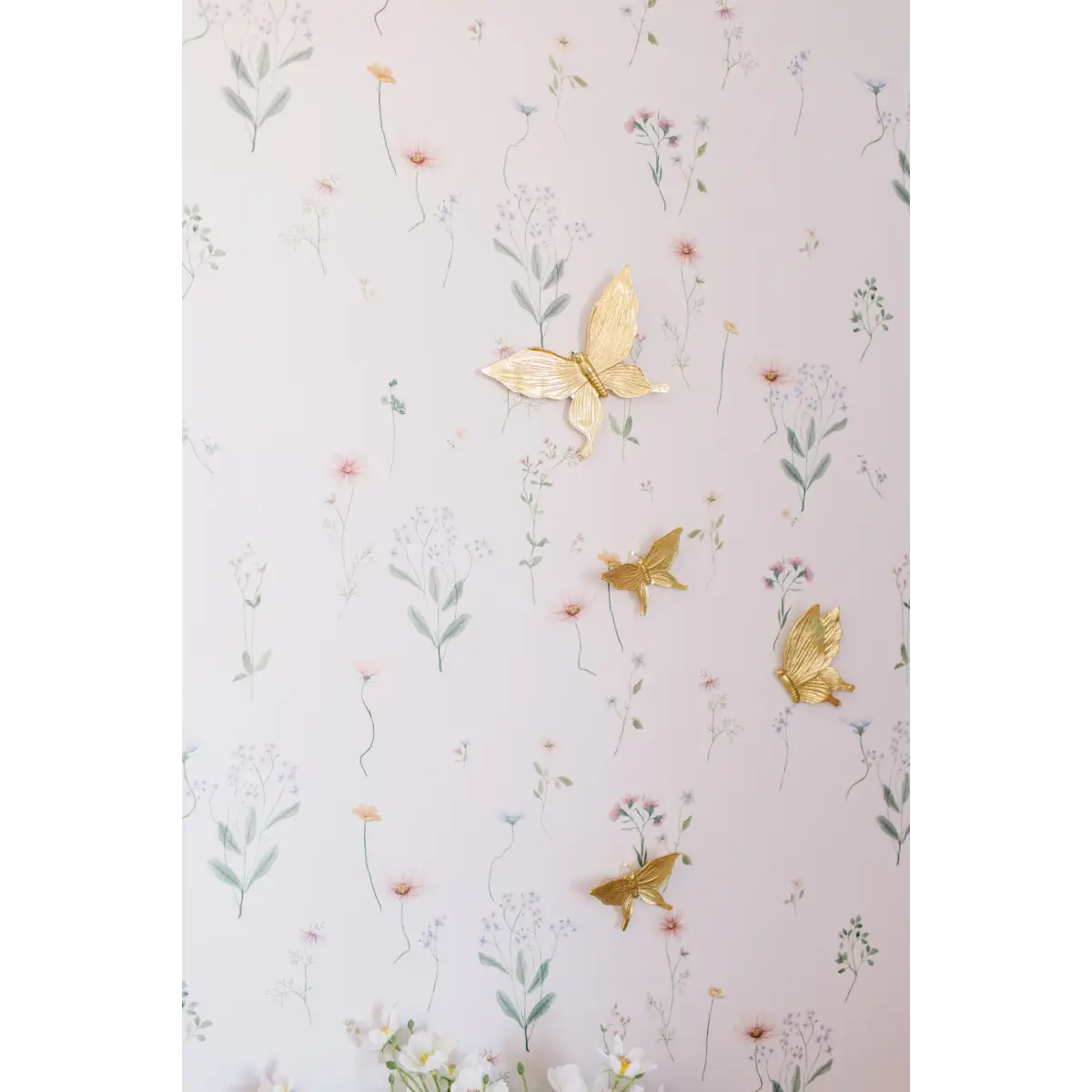 Marta Wallpaper - Sweet Daisies for Kids - by Emily Cooper Art - Loomwell Home Goods