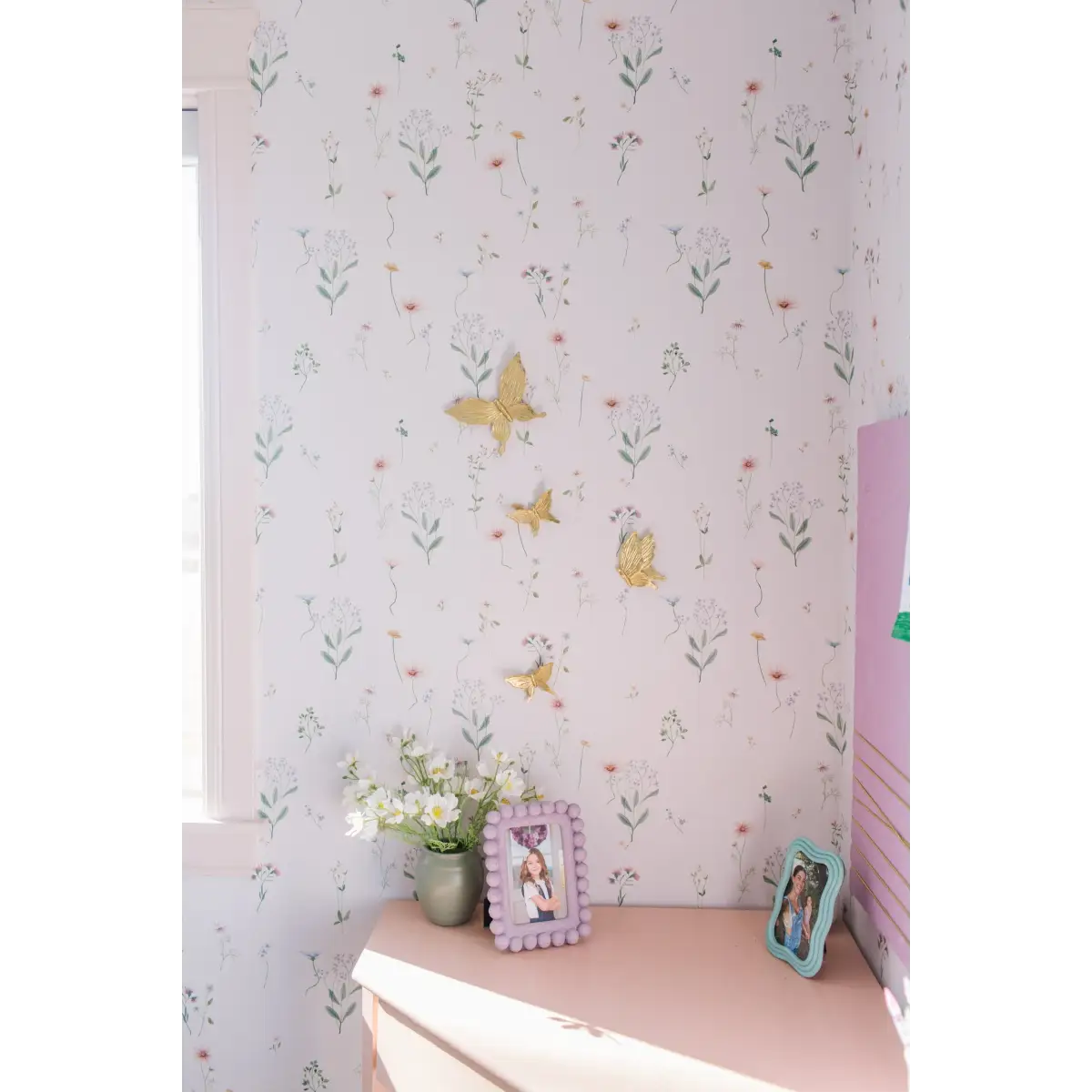 Marta Wallpaper - Sweet Daisies for Kids - by Emily Cooper Art - Loomwell Home Goods