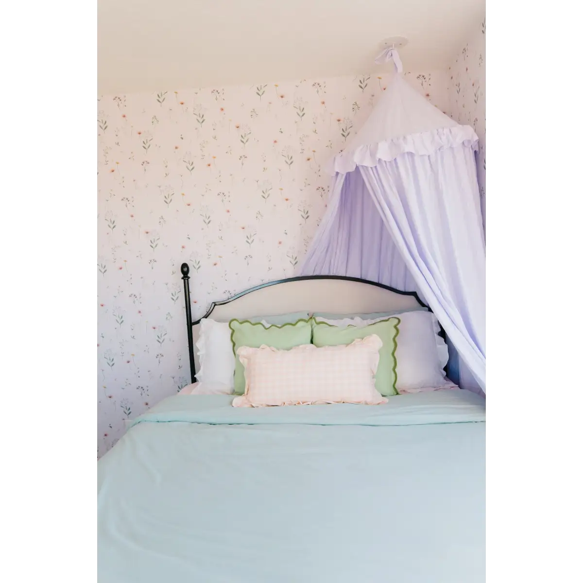 Marta Wallpaper - Sweet Daisies for Kids - by Emily Cooper Art - Loomwell Home Goods