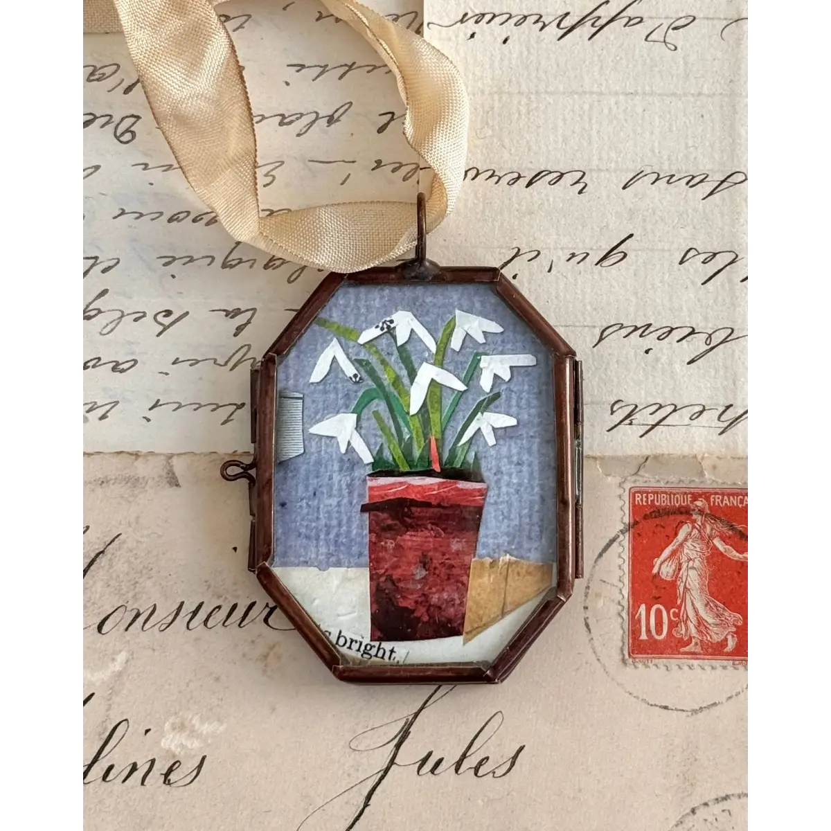 Miniature Art - Snowdrops - Small Locket - Maris Mirum