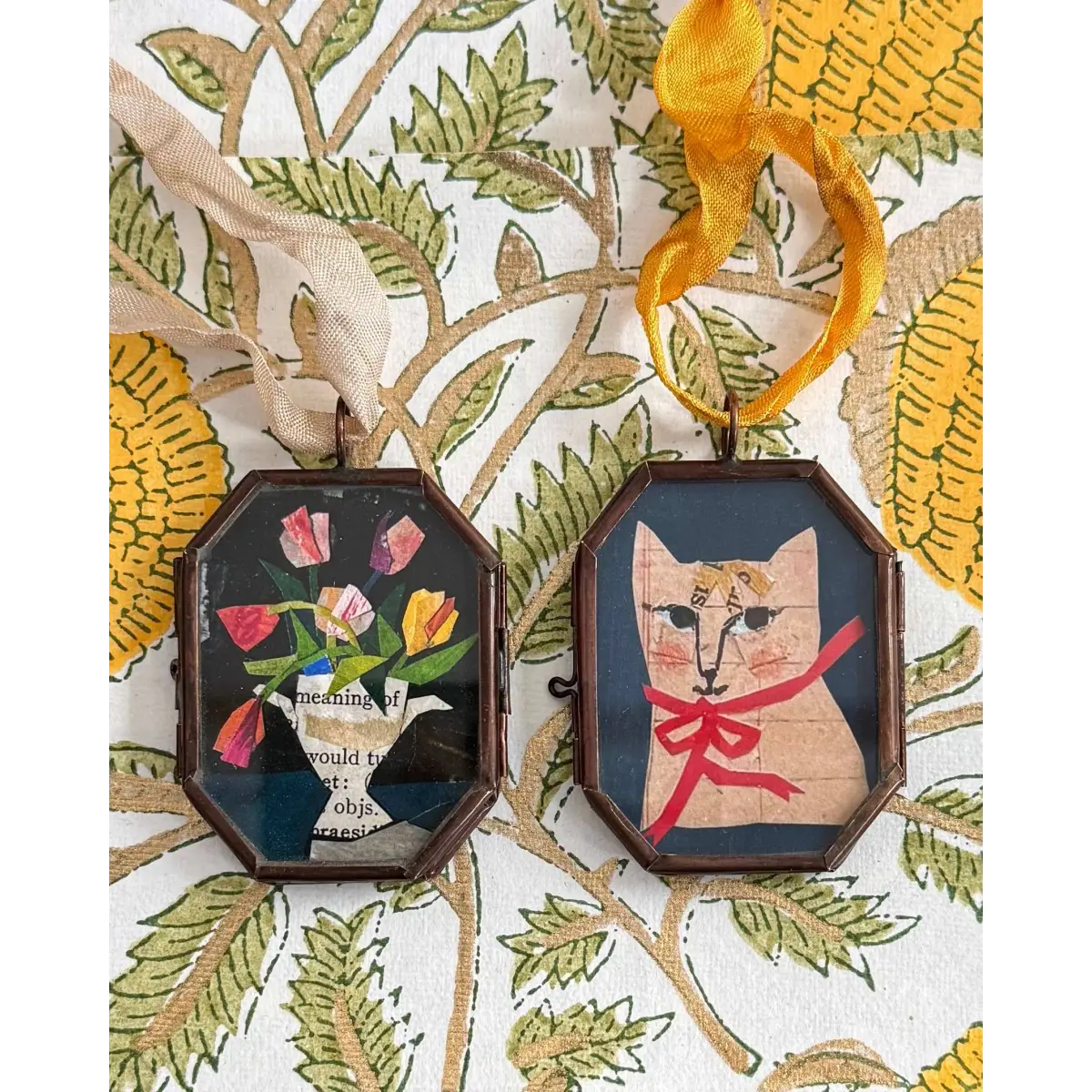 Miniature Art - Tulips in Urn - Small Locket - Maris Mirum