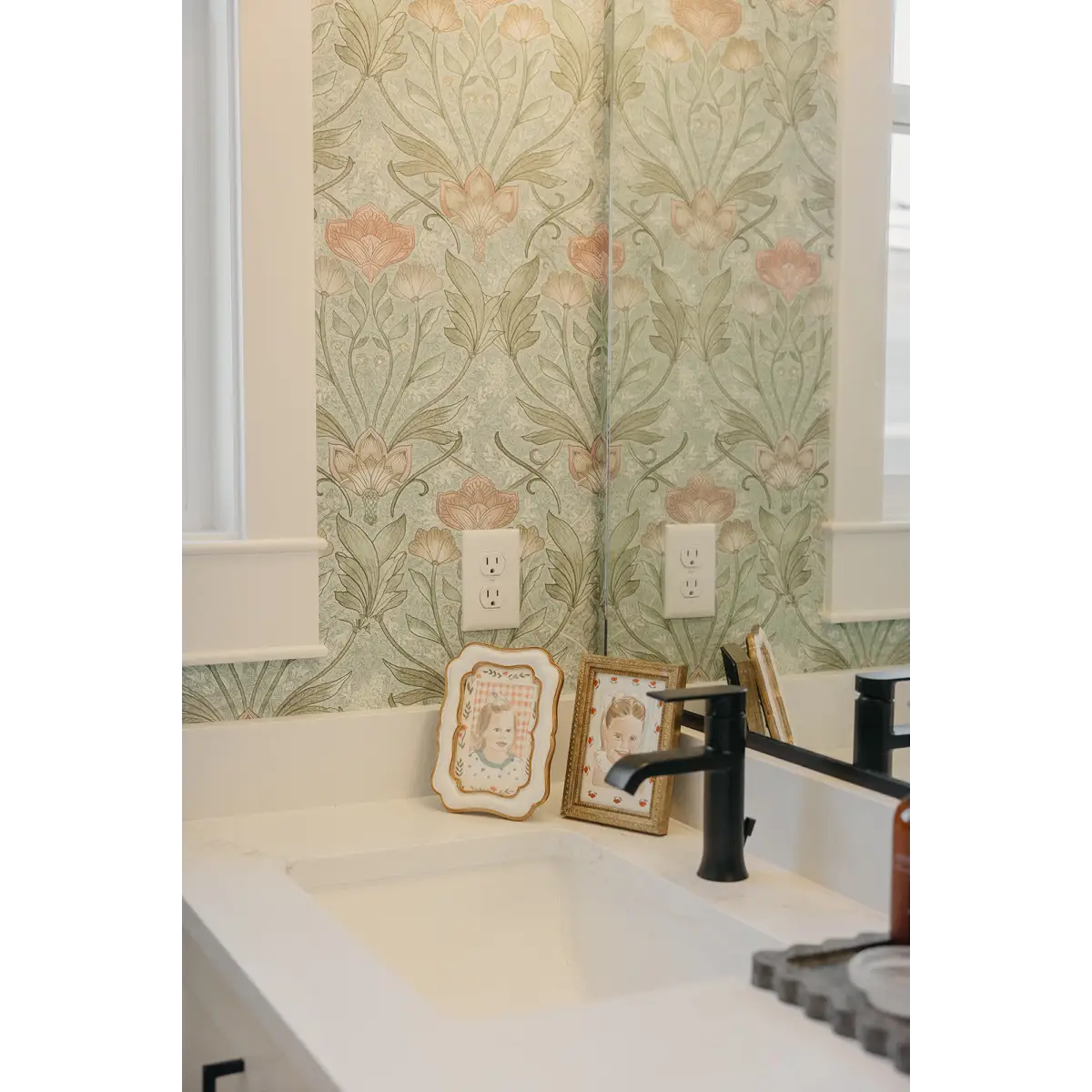 Morris Wallpaper - Botanical Pattern - by Aynsley Ovard x Bloomery Decor - Loomwell Home Goods