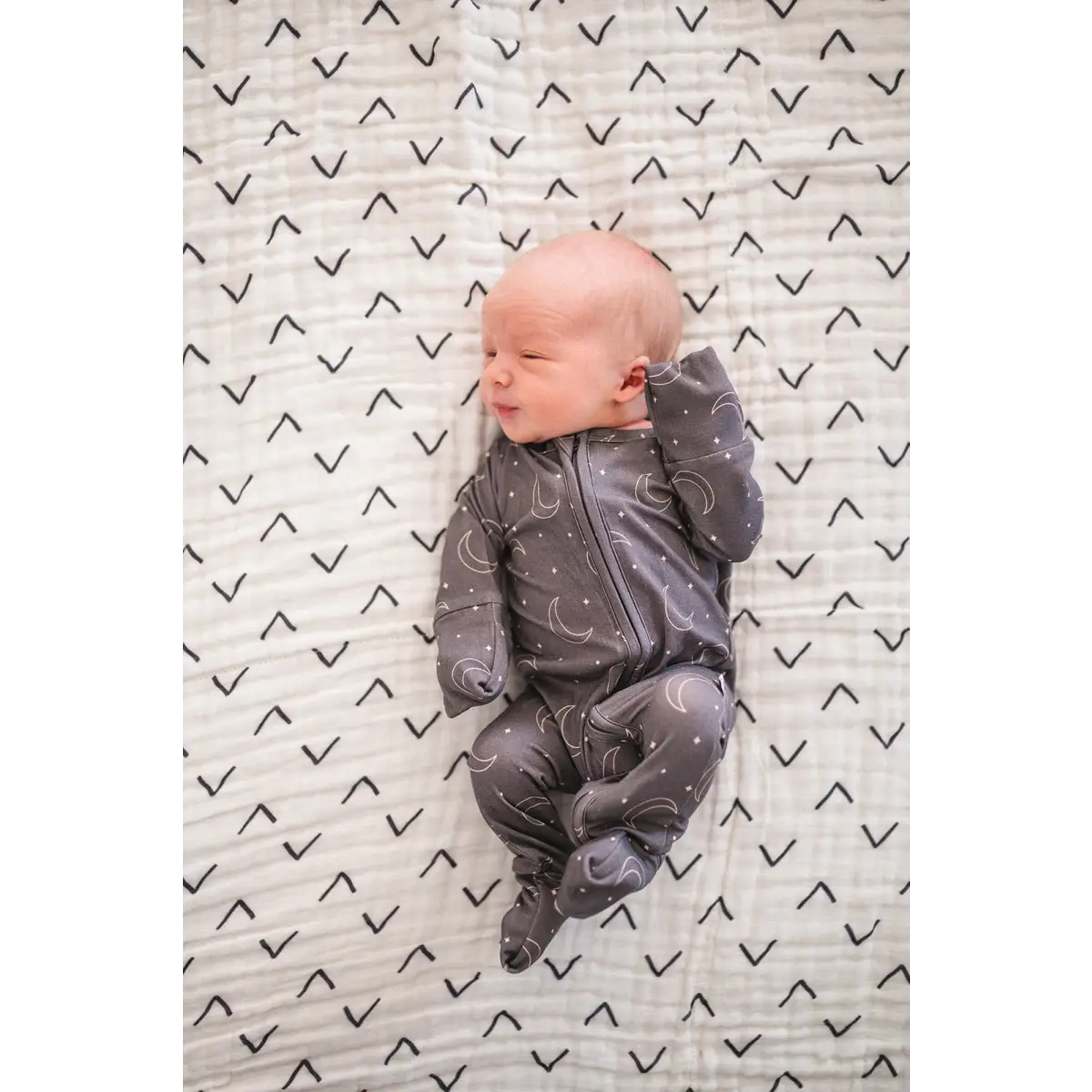 Muslin 6-Layer Blanket - Black Arrow - Harp Angel Boutique