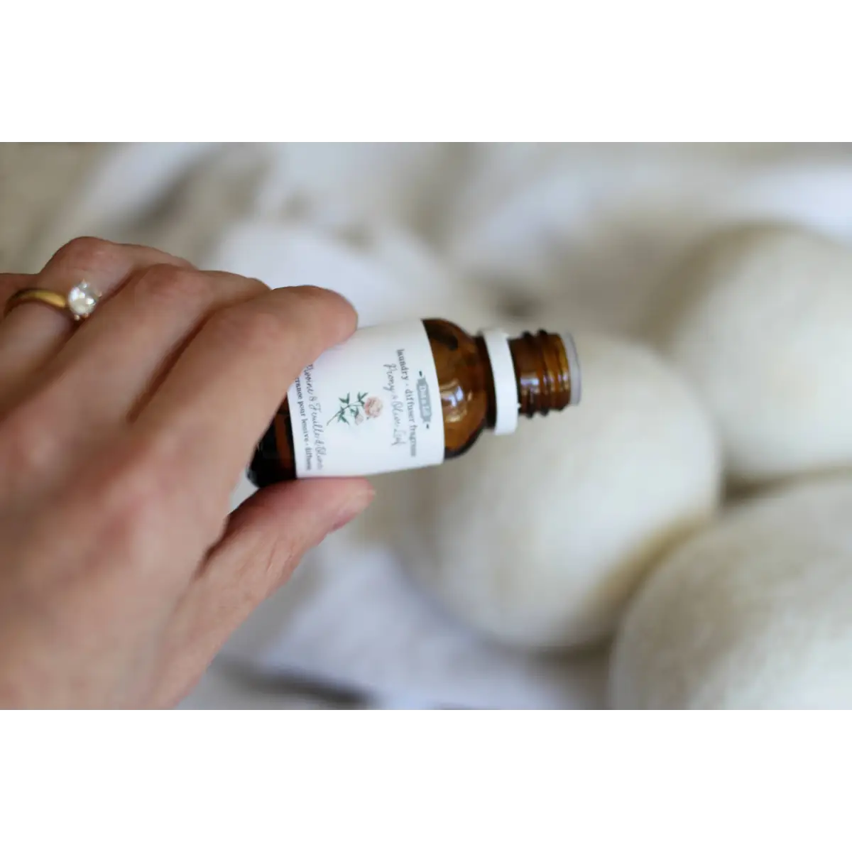 Peony & olive leaf laundry + diffuser fragrance oil - Dot & Lil