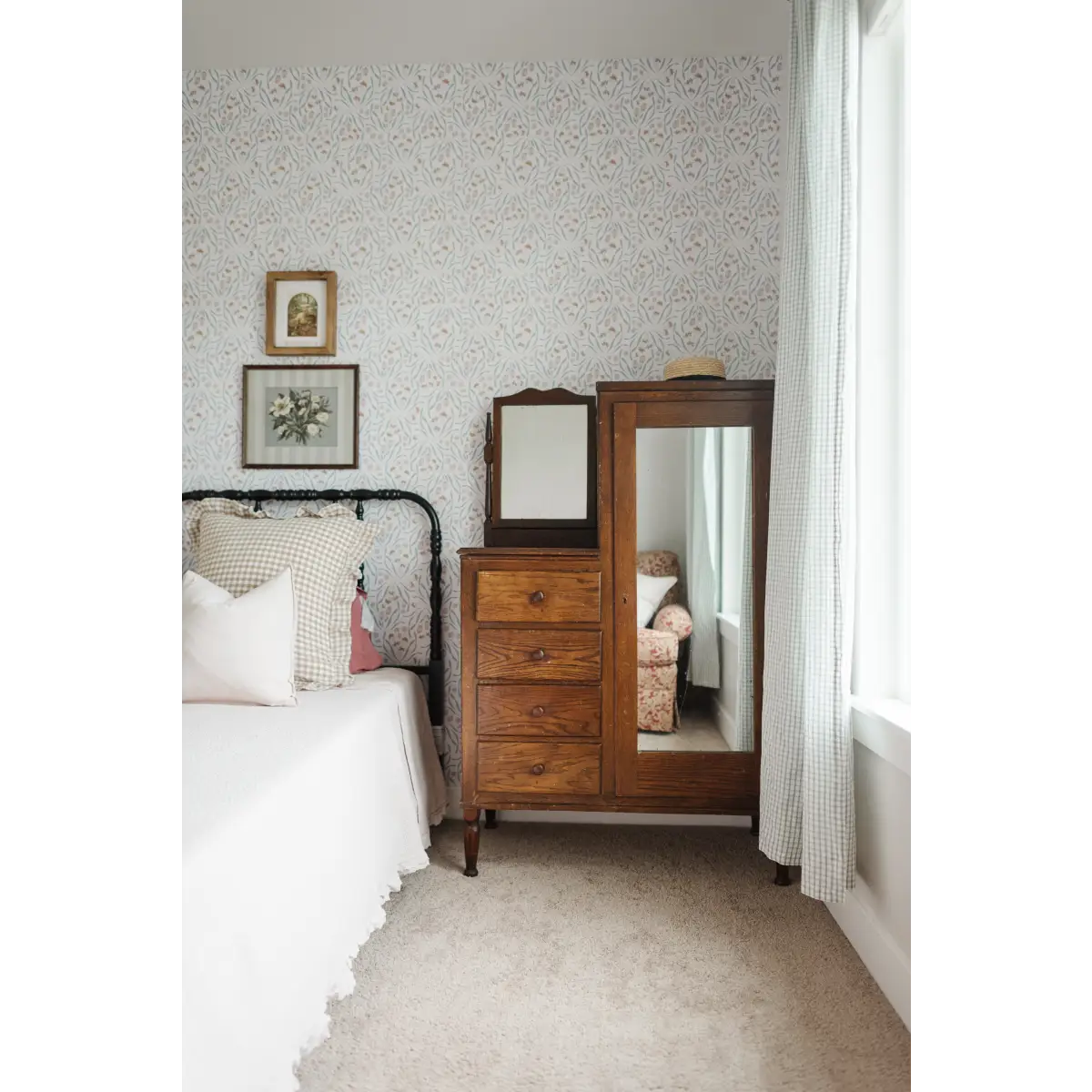 Primrose Wallpaper - Tulips - by Melissa Johnson Design - Loomwell Home Goods
