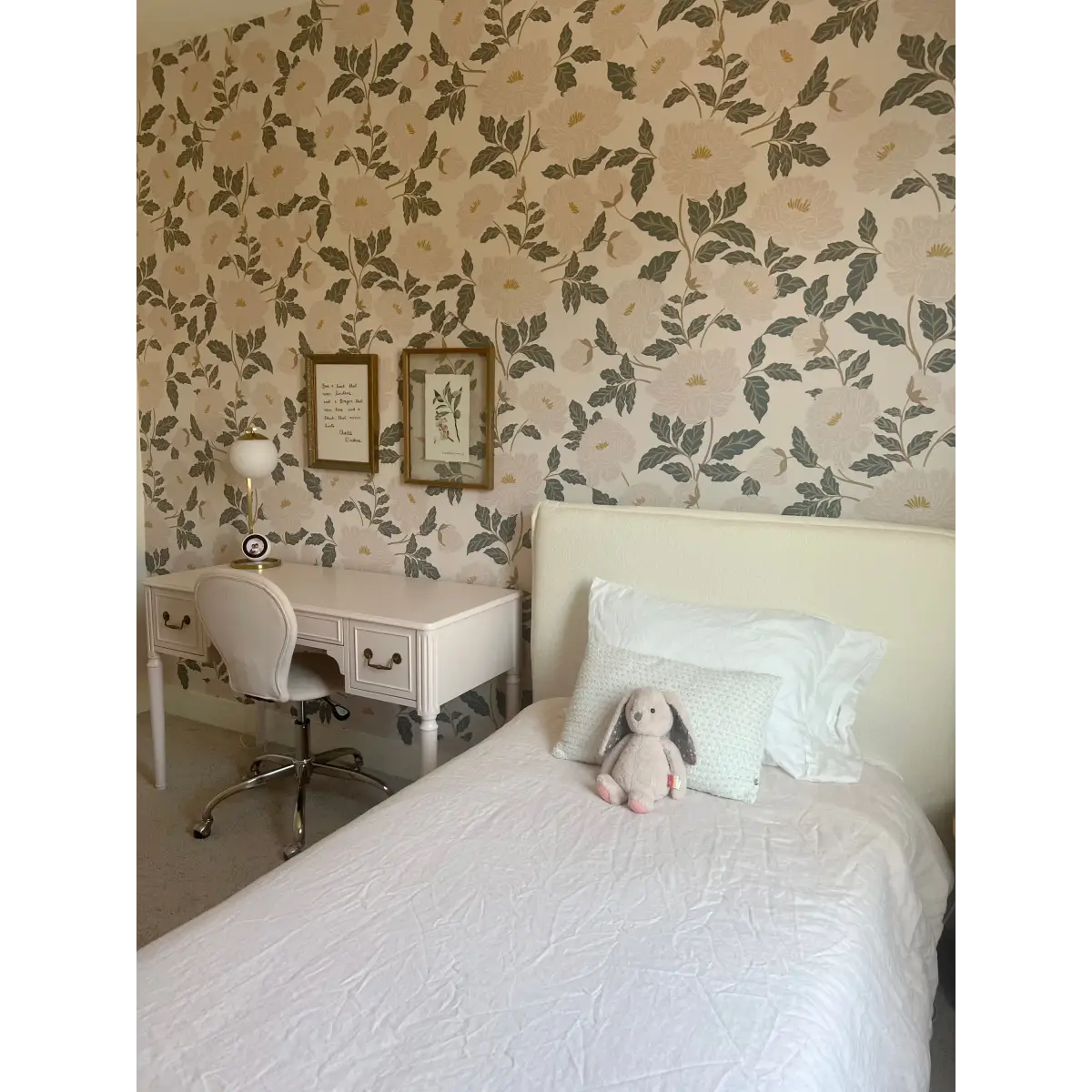 Riley Wallpaper - Elegant Flowers - by Gabriela Dachin - Loomwell Home Goods
