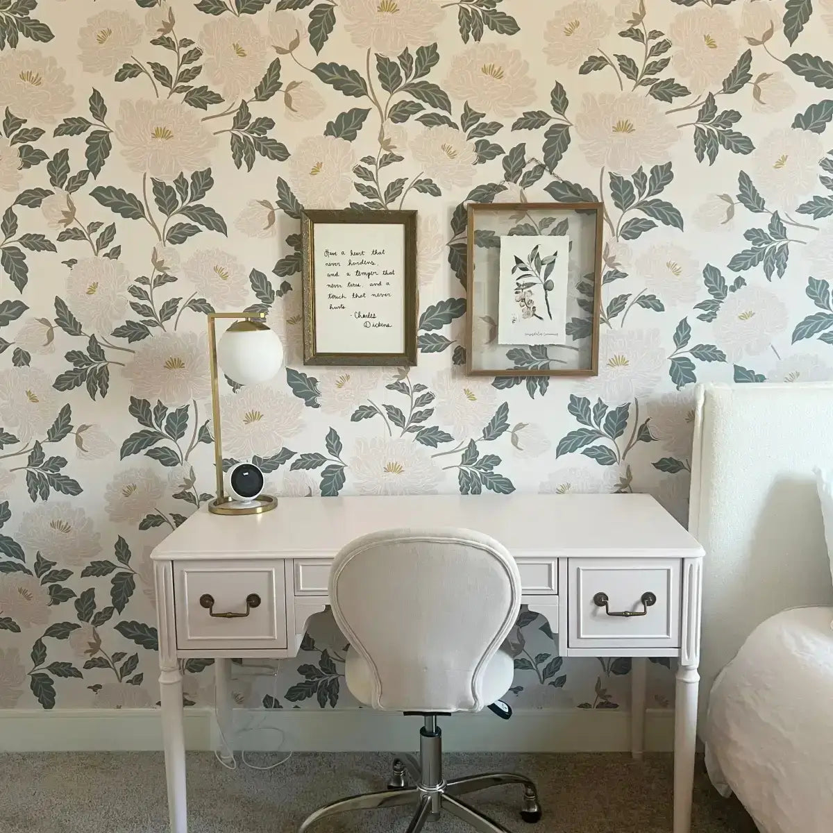 Riley Wallpaper - Elegant Flowers - by Gabriela Dachin - Loomwell Home Goods
