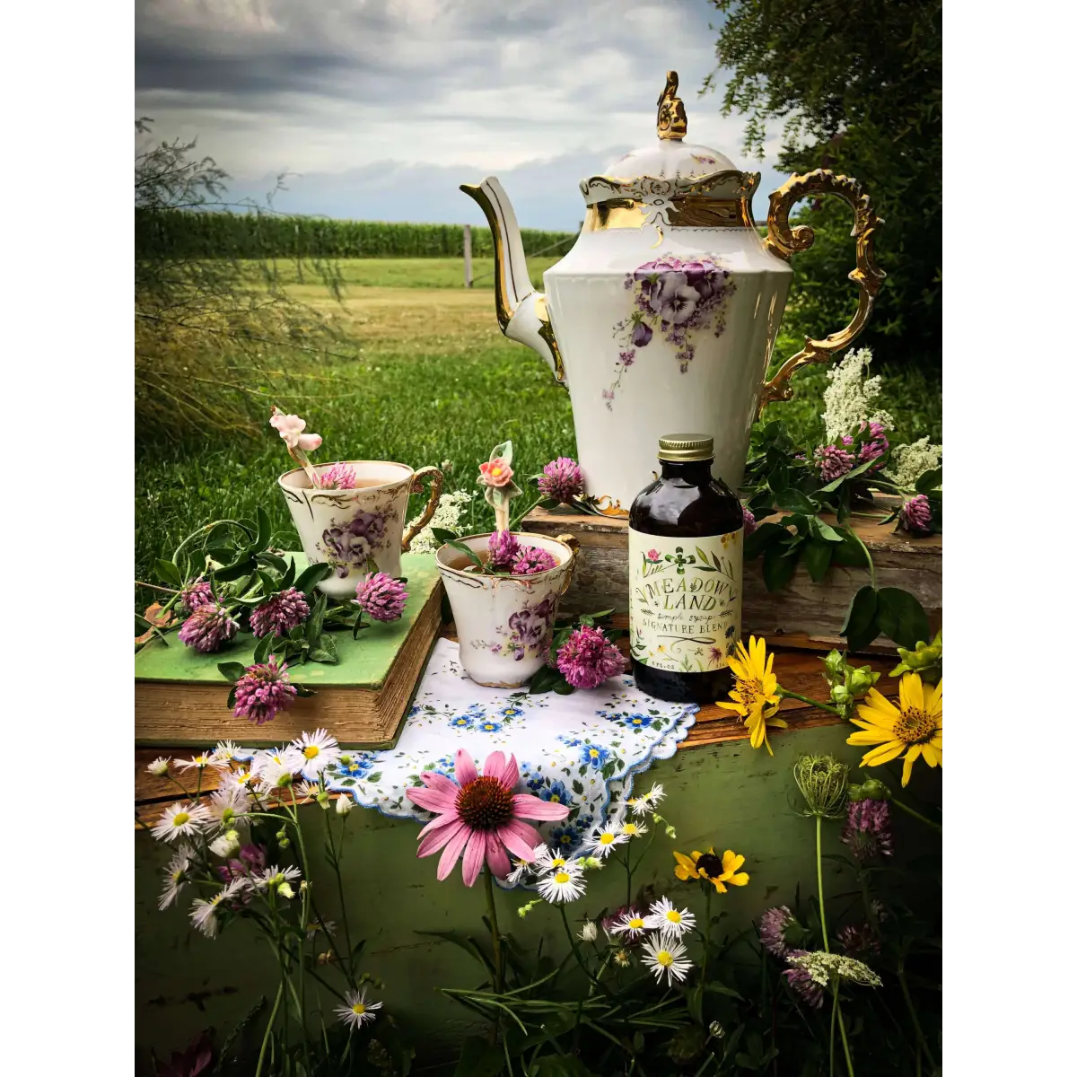 Signature Blend Simple Syrup - Honeysuckle & Clover - Tea - Meadowland Syrup