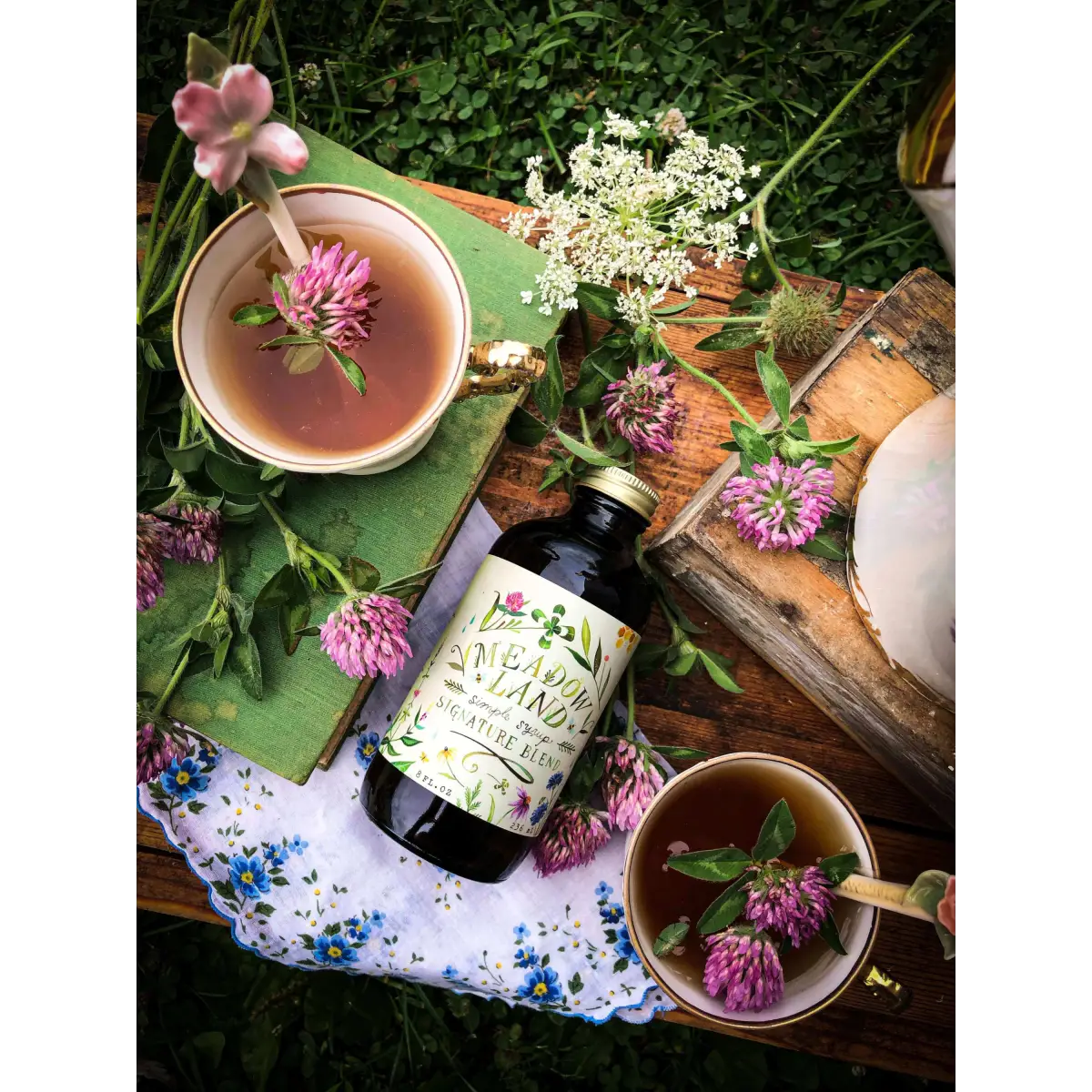 Signature Blend Simple Syrup - Honeysuckle & Clover - Tea - Meadowland Syrup