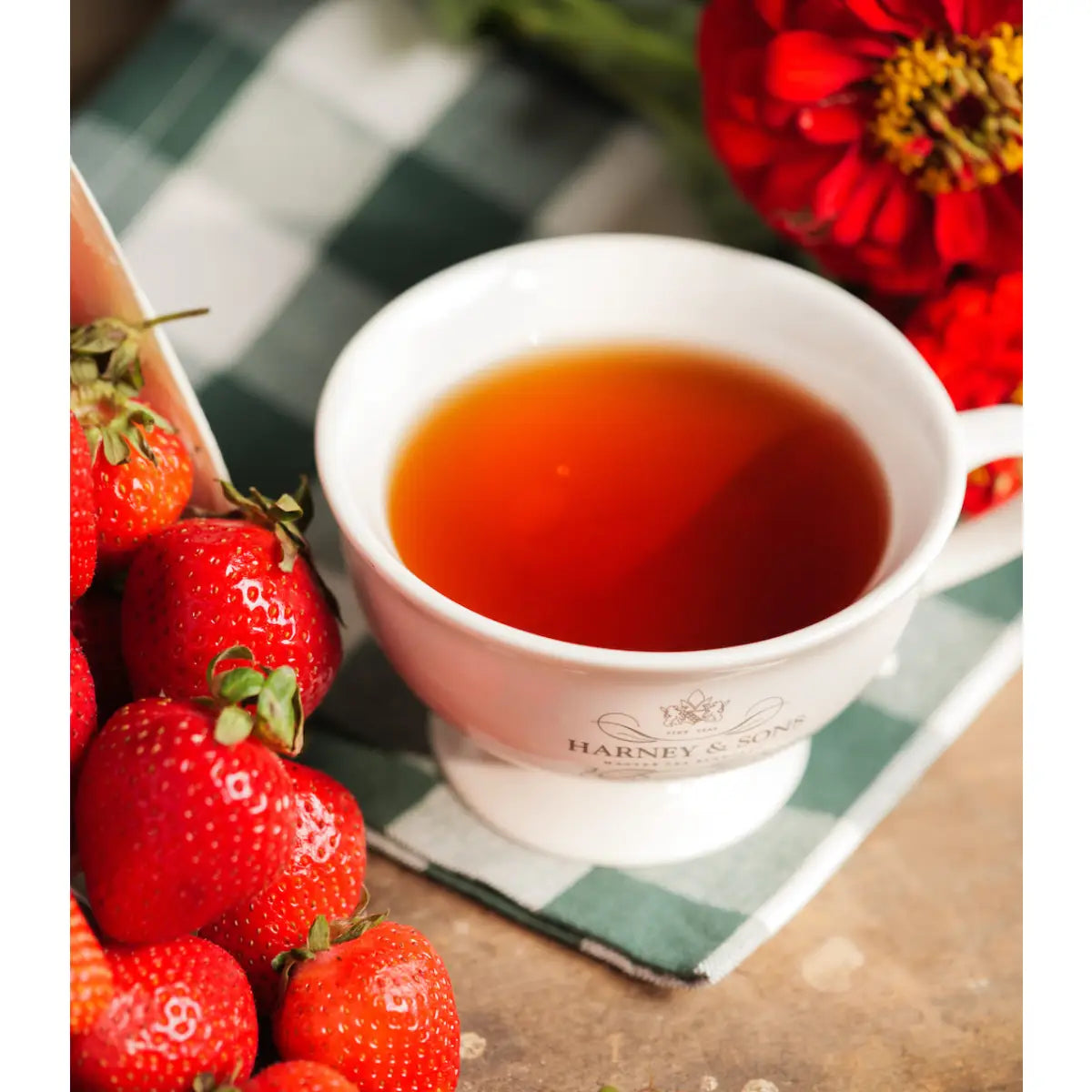 Strawberry Vanilla Tea - HT Tin of 20 Sachets - Sachets / Tin of 20 Sachets - Harney & Sons Fine Teas