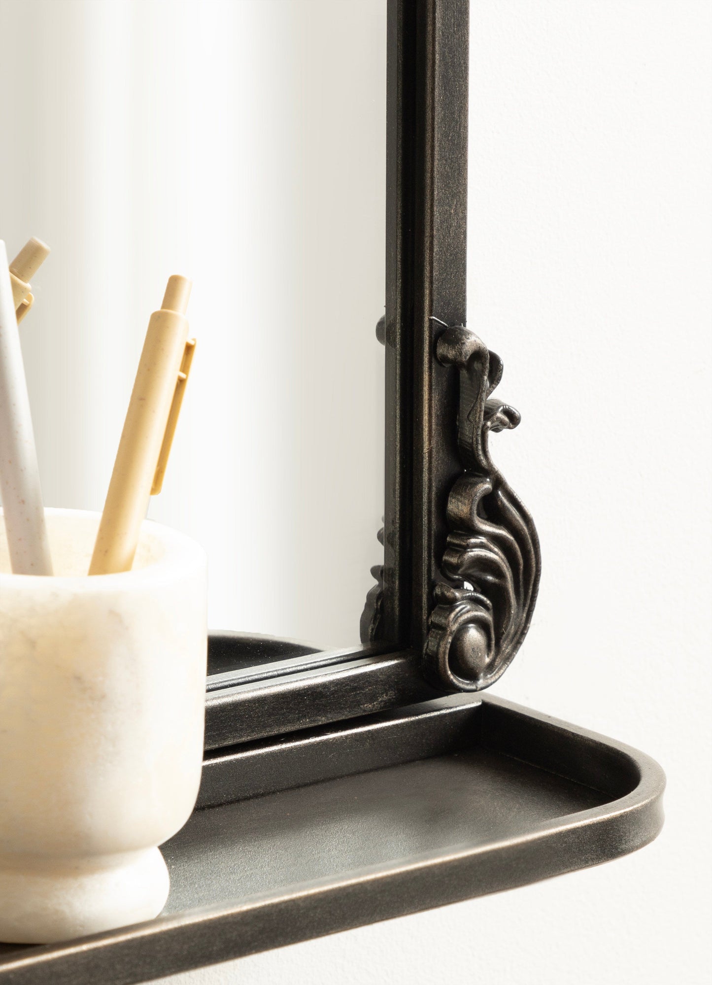 Arendahl Elegant Arch Mirror with Shelf
