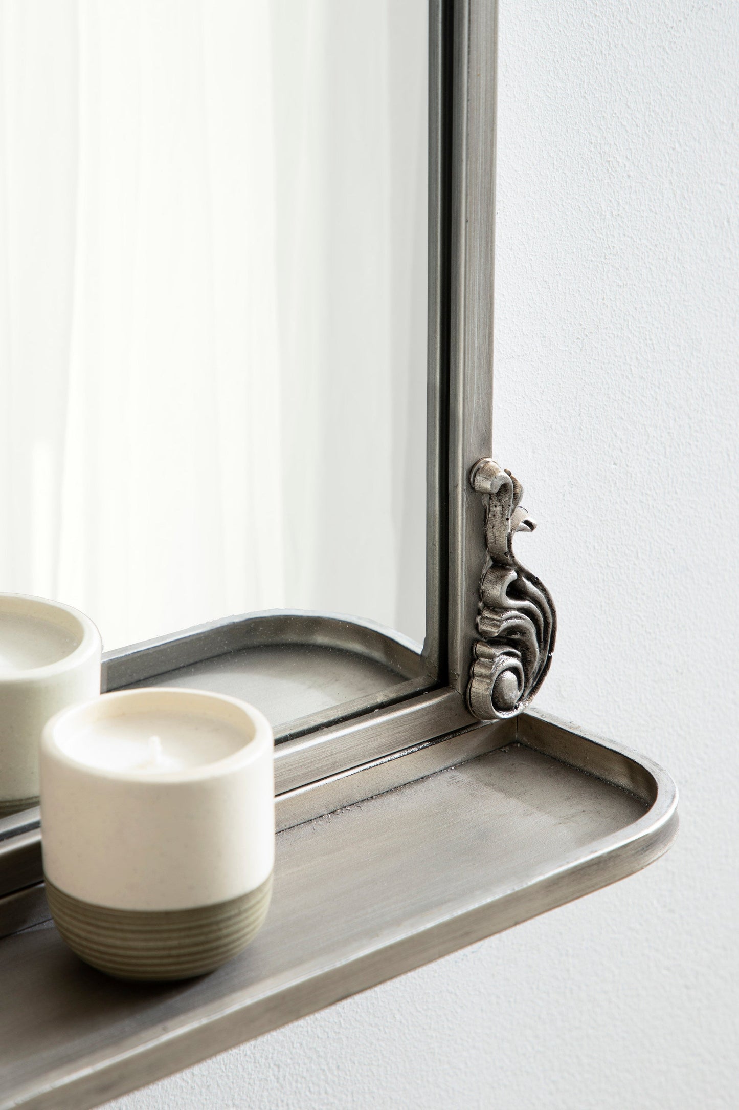 Arendahl Elegant Arch Mirror with Shelf