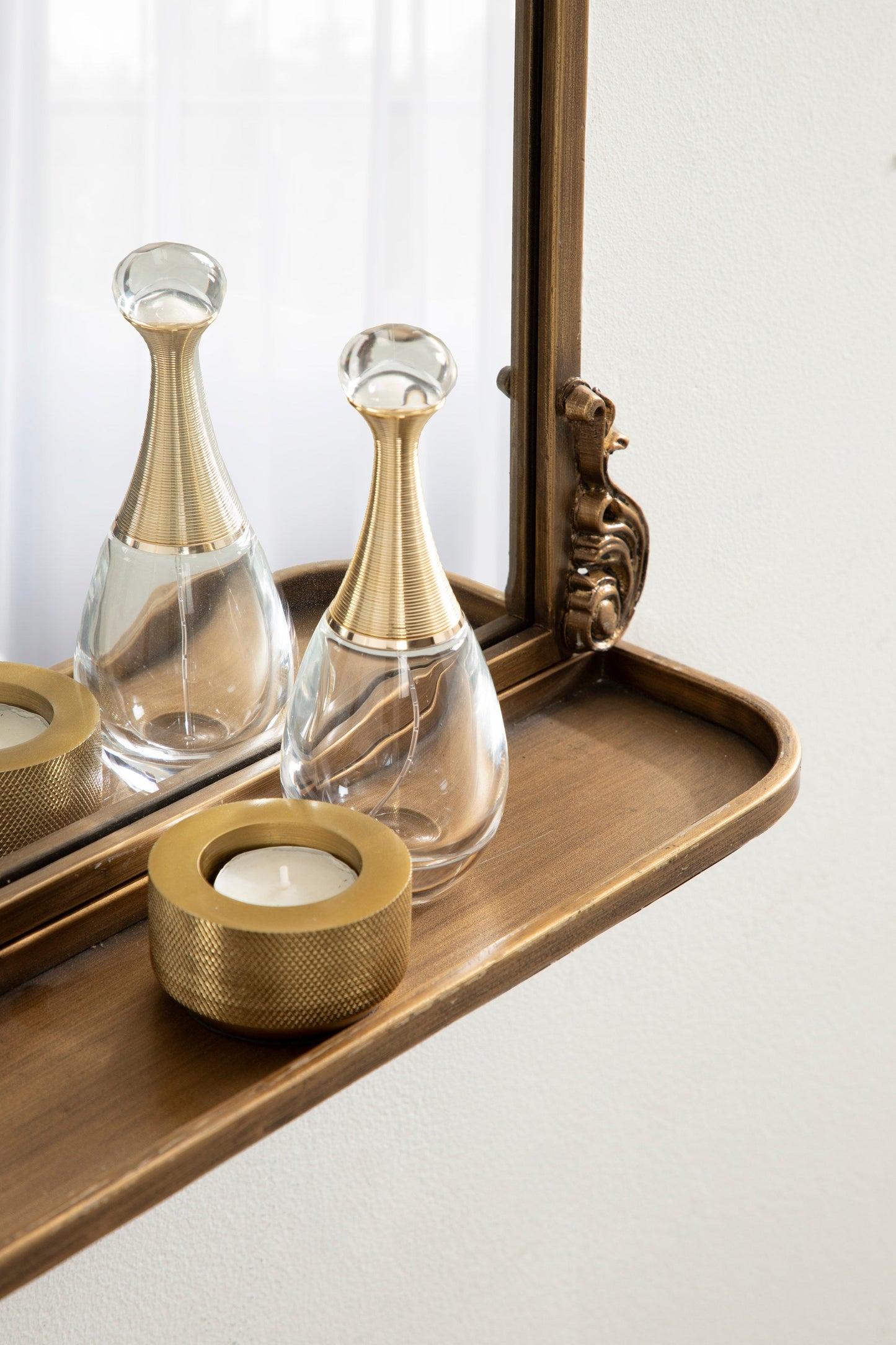 Arendahl Elegant Arch Mirror with Shelf